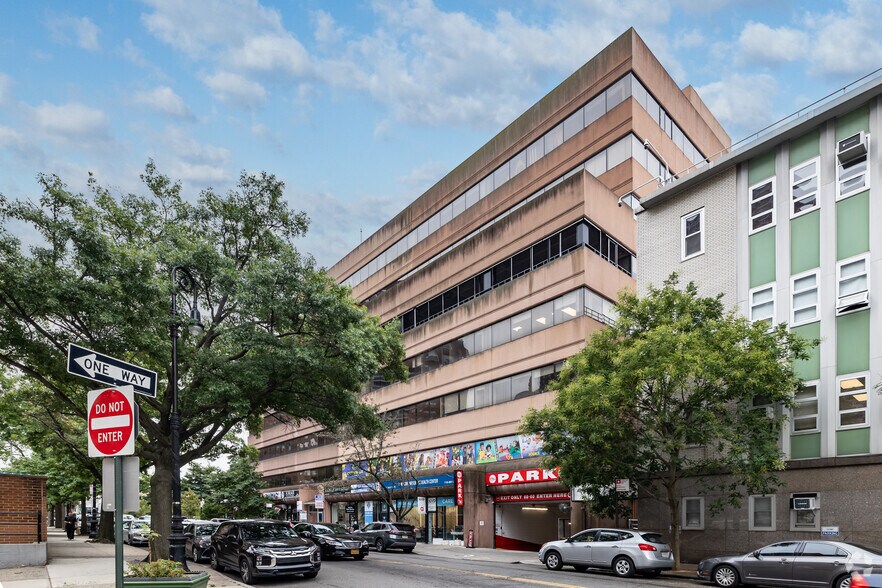 More Photos Of 6860 Austin St, Forest Hills Office For Lease