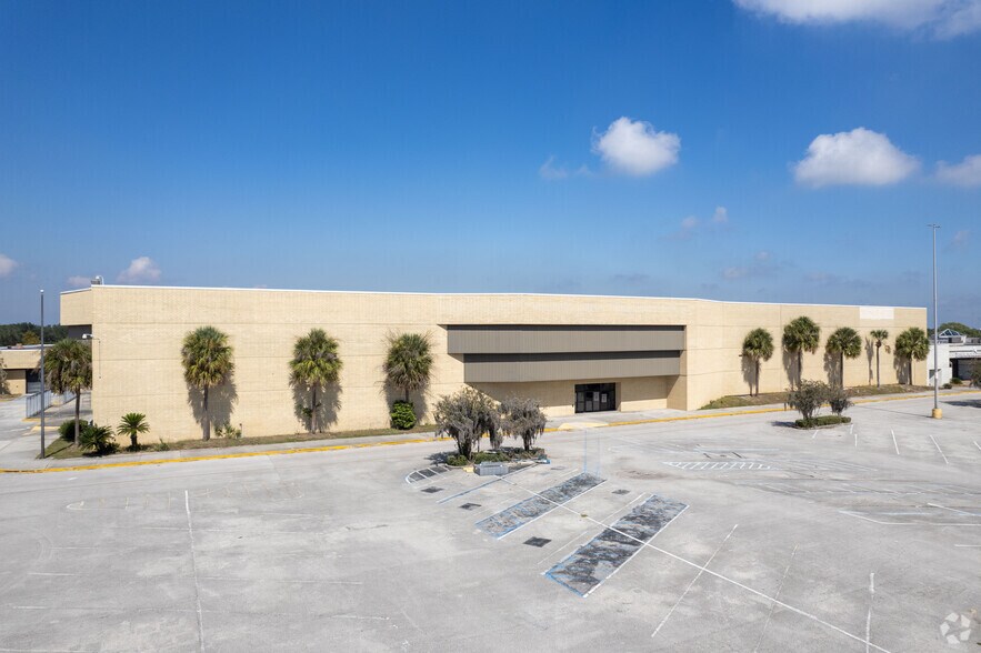 More Photos Of 9501 Arlington Expy, Jacksonville Department Store For Sale