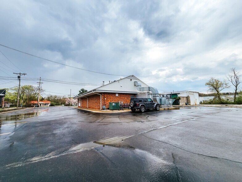 More Photos Of 75 W Carleton Rd, Hillsdale Restaurant For Sale