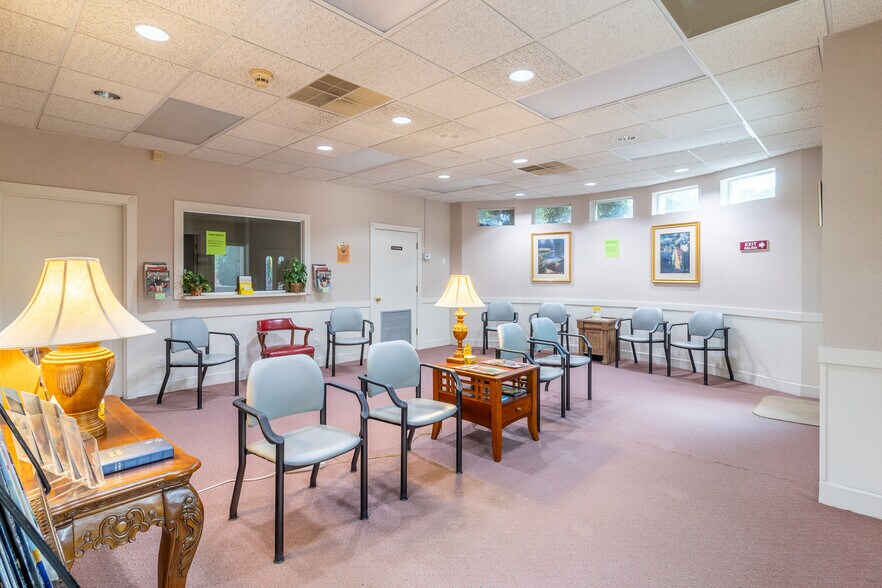 More Photos Of 1421 Ross Dr, Dalton Office For Sale