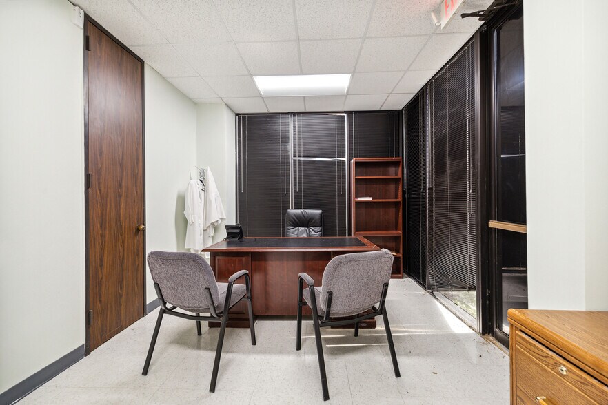 More Photos Of 19007 Highway 59 N, Humble Medical For Sale