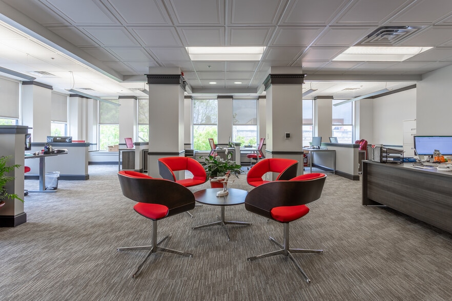 More Photos Of 125 S Elm St, Greensboro Office For Lease