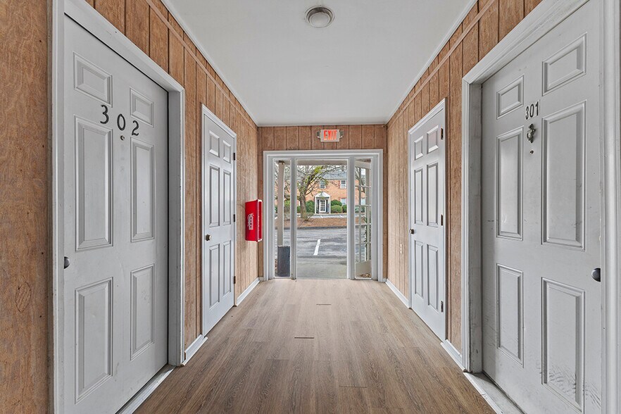 More Photos Of 170 Westwood Dr, Thomson Apartments For Sale