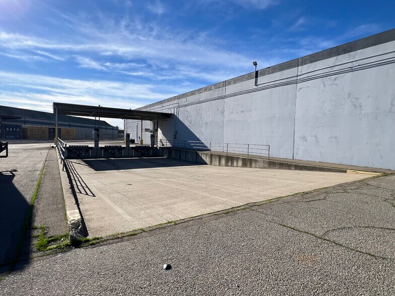 More Photos Of 1400 Waterloo Rd, Stockton Warehouse For Lease