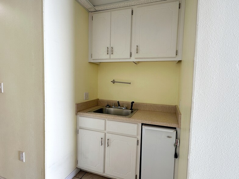 More Photos Of 105 N Main St, Atmore Office For Sale