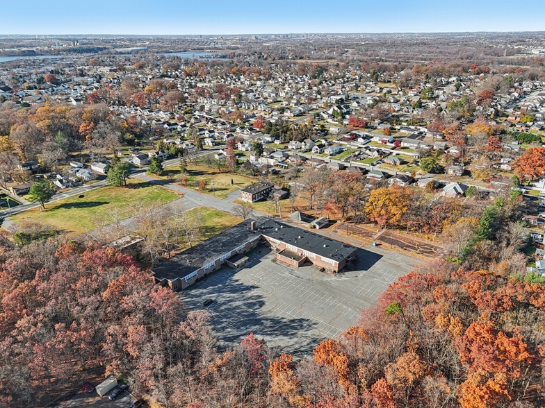 More Photos Of 714-716 Myrth Ave, Essex Industrial For Sale