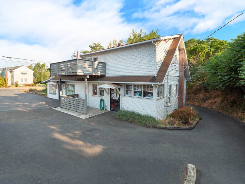 More Photos Of 482 NE Winchester St, Roseburg Freestanding For Sale