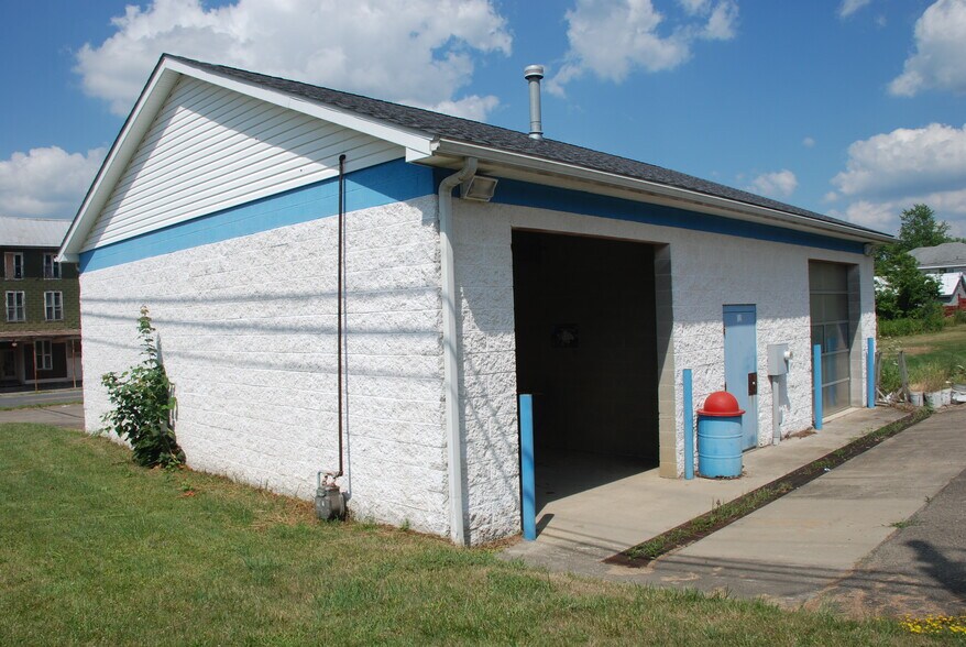 More Photos Of 444 Main Street, Corsica Carwash For Sale