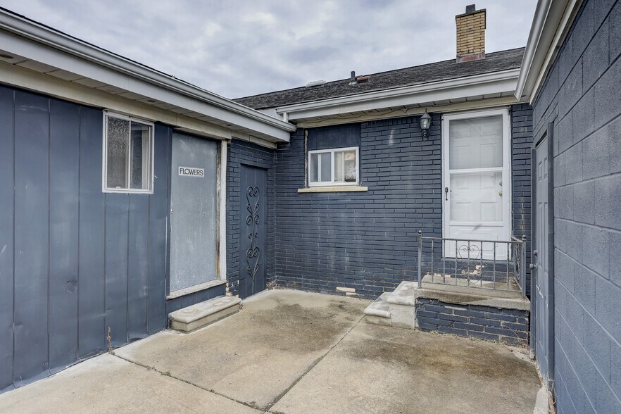 More Photos Of 23919 John R Rd, Hazel Park Freestanding For Sale