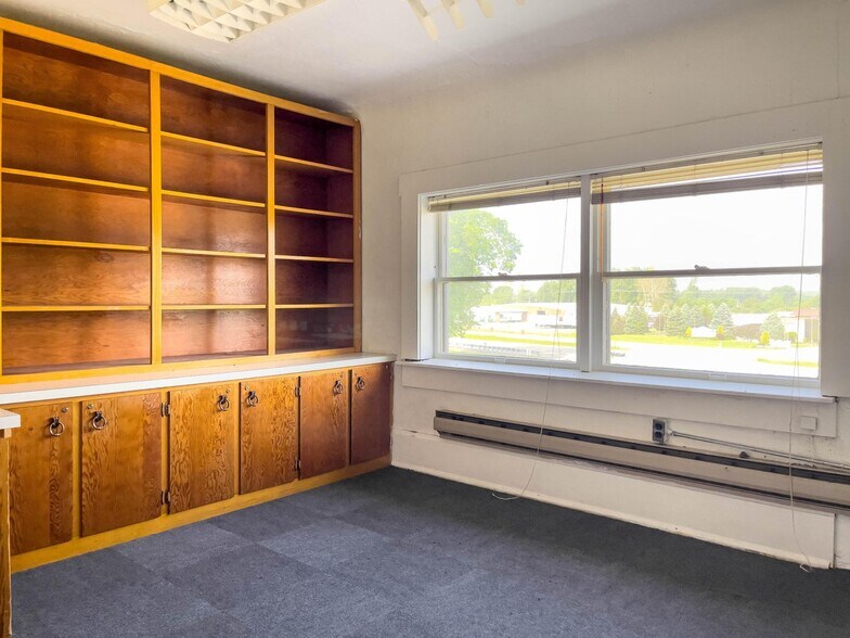 More Photos Of 4800 Urbana Rd, Springfield Office For Lease