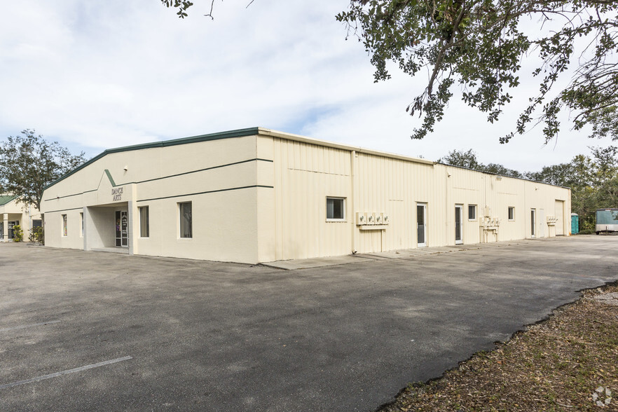 Primary Photo Of 5610 Yahl St, Naples Manufacturing For Lease