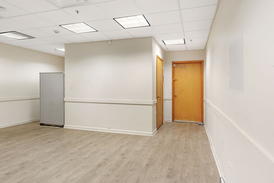 More Photos Of 910 SUMMIT Ave, Union City Office Residential For Sale