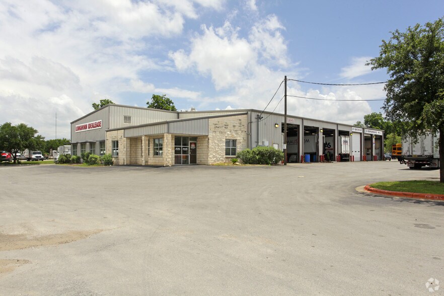 Primary Photo Of 4811 E 7th St, Austin Auto Repair For Lease