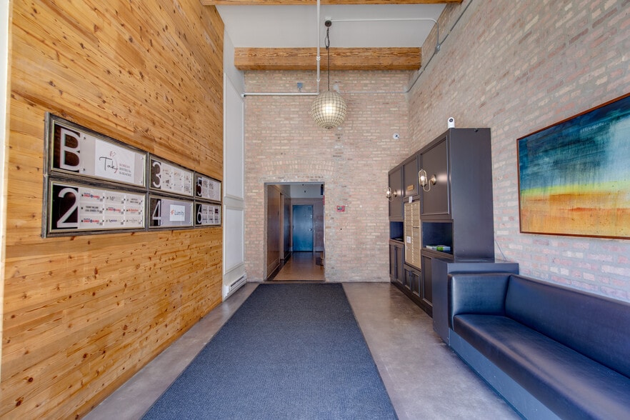 More Photos Of 1132 S Wabash Ave, Chicago Office For Lease