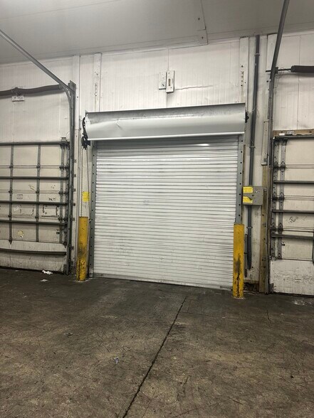 More Photos Of 9601-9667 NW 33rd St, Miami Service For Lease