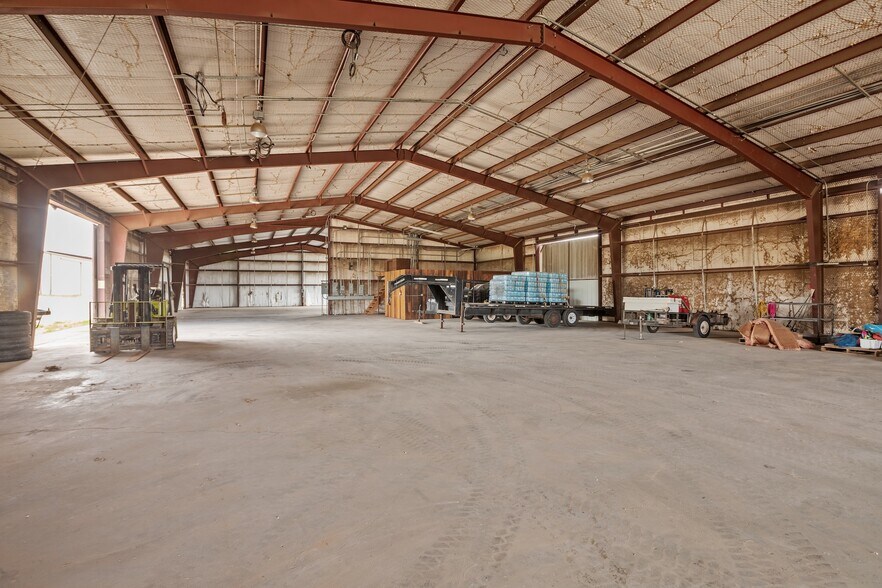 More Photos Of 2684 W US Highway 290, Fredericksburg Warehouse For Sale