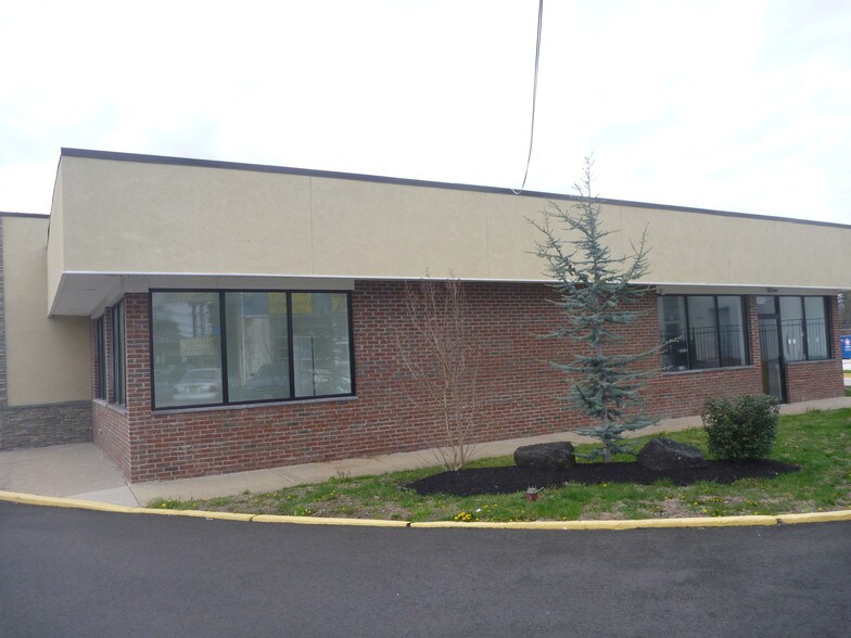 More Photos Of 341 S Burnt Mill Rd, Voorhees Storefront Retail Office For Lease