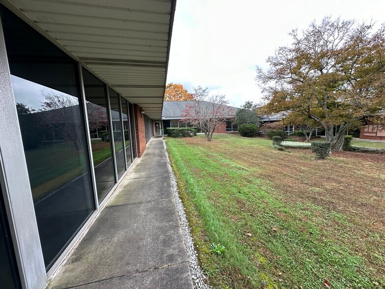 More Photos Of 1400 Montreal Rd, Tucker Medical For Lease
