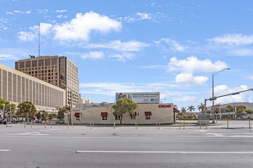 More Photos Of 9308 S Dixie Hwy, Miami Freestanding For Lease