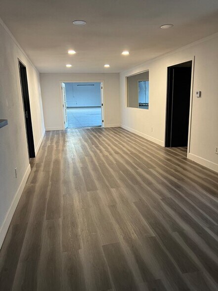 More Photos Of 5013-5017 Telegraph Rd, Los Angeles Light Manufacturing For Sale