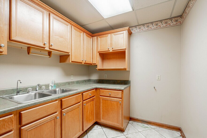 More Photos Of 3329 Florida Ave, Kenner Office For Sale