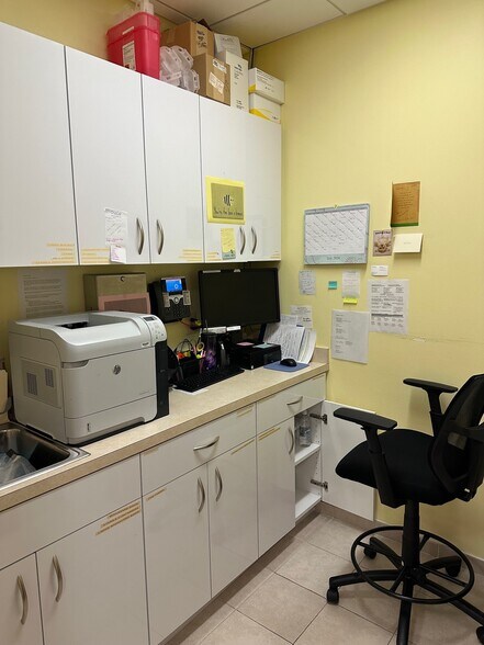 More Photos Of 19785 Crystal Rock Dr, Germantown Medical For Lease