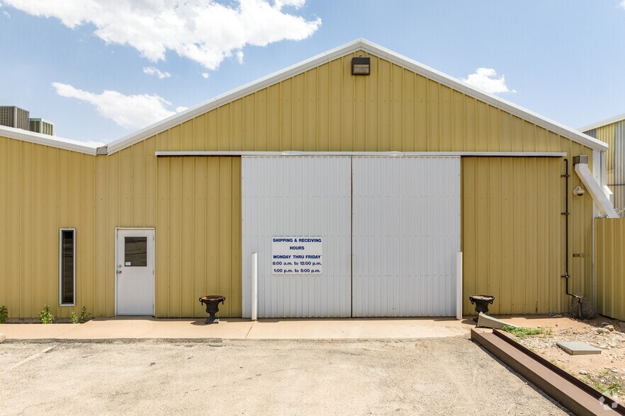 More Photos Of 715 W 81st St, Odessa Warehouse For Sale