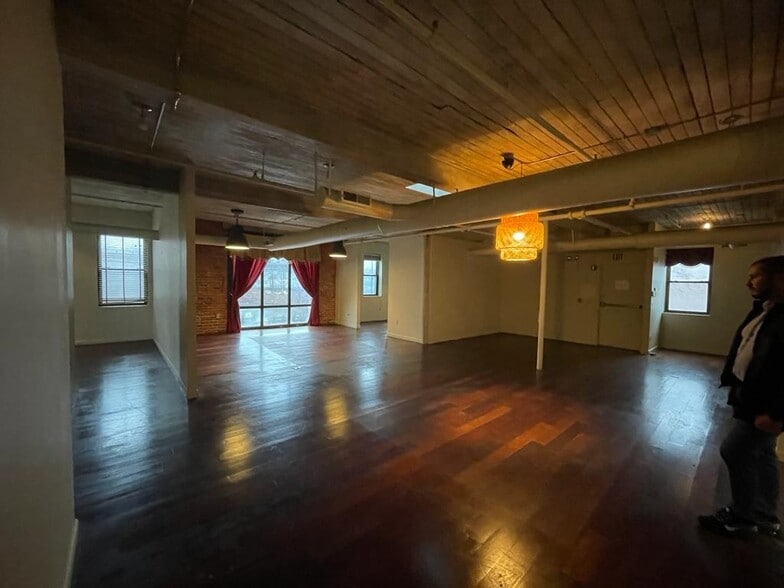 More Photos Of 65 Ashburton St, Providence Storefront Retail Office For Lease