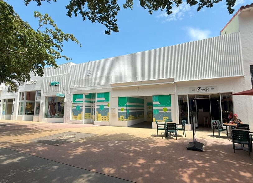 More Photos Of 625-631 Lincoln Rd, Miami Beach Storefront For Lease