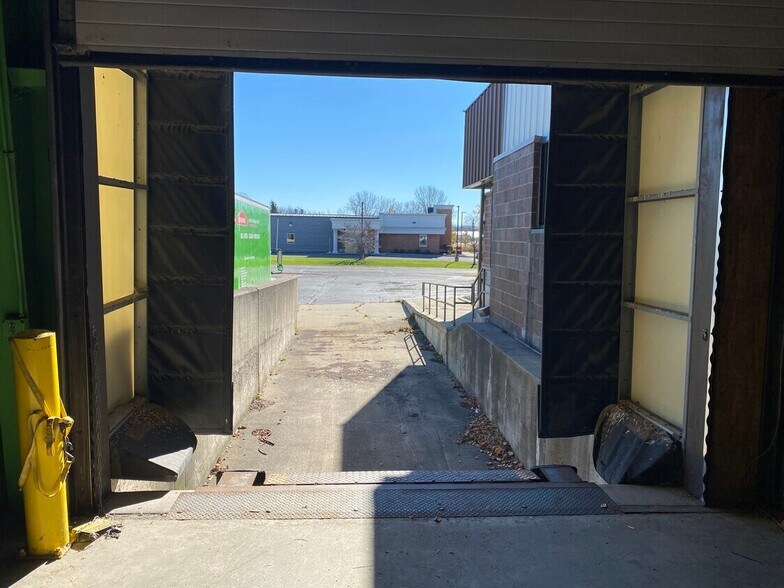 More Photos Of 6800 Northern Blvd, East Syracuse Truck Terminal For Sale