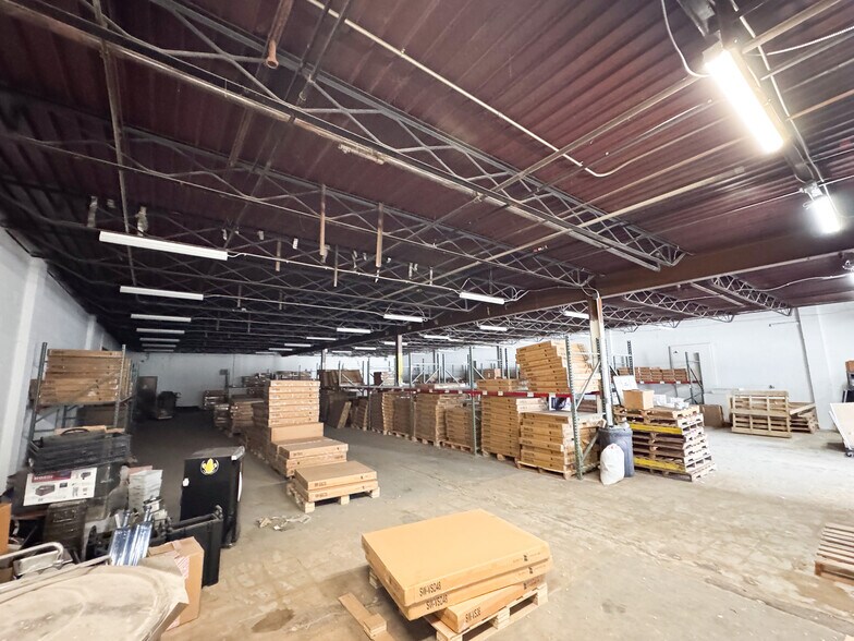 More Photos Of 1516 W Mound St, Columbus Warehouse For Lease