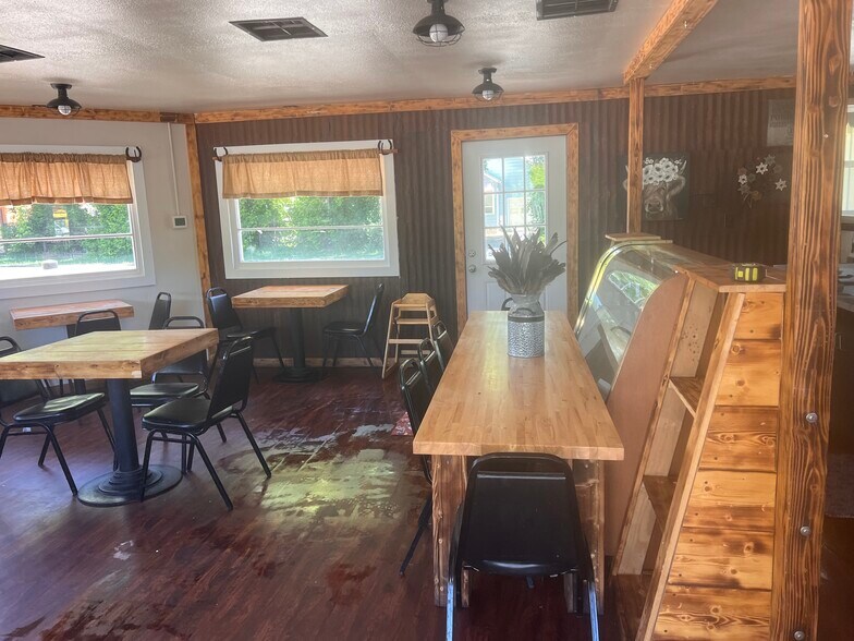 More Photos Of 930 S F St, Lakeview Restaurant For Sale