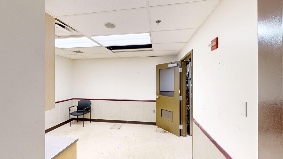 More Photos Of 14941 South Ave, Columbiana General Retail For Sale