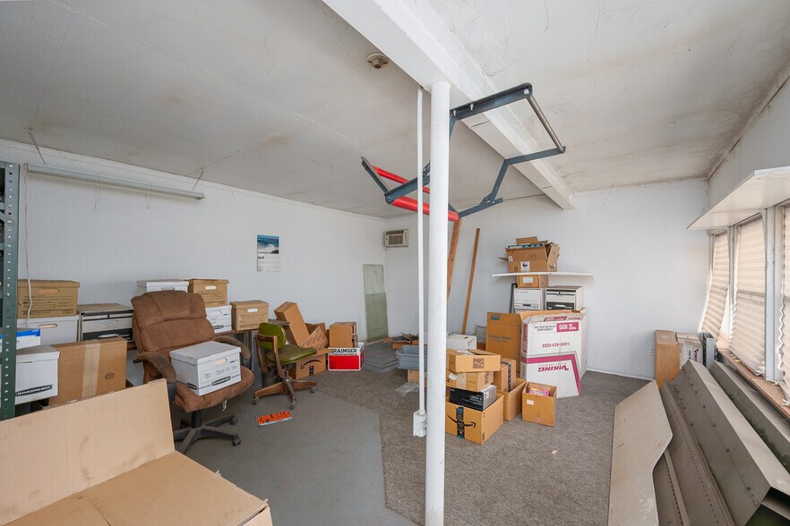 More Photos Of 612 W 3rd Ave, Moses Lake Industrial For Sale