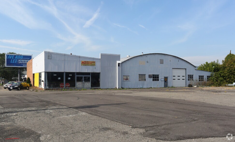 More Photos Of 701-711 E Main St, Endicott Auto Dealership For Lease