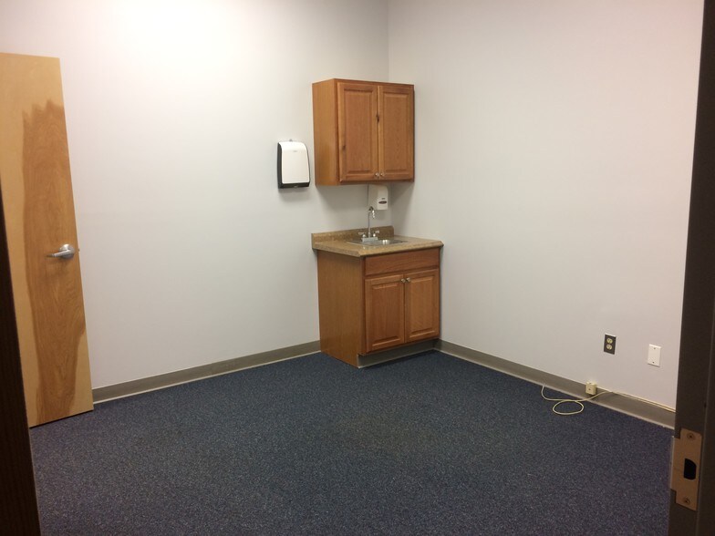 More Photos Of 289 N Plank Rd, Newburgh Office For Lease