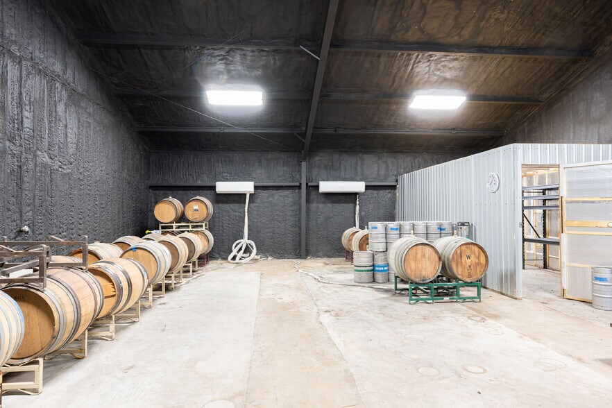 More Photos Of 80 County Ln, Lockhart Warehouse For Sale