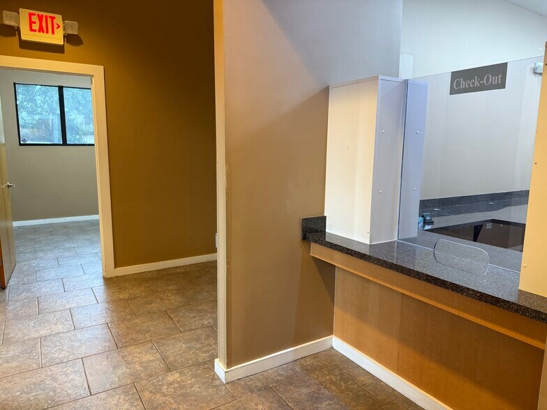 More Photos Of 6531 103rd St, Jacksonville Medical For Sale