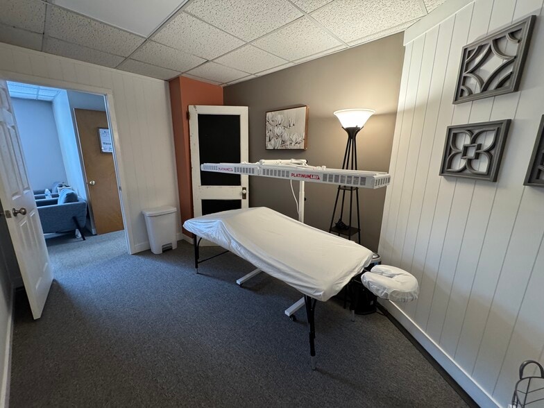 More Photos Of 1004 Brodhead Rd, Coraopolis Office For Lease