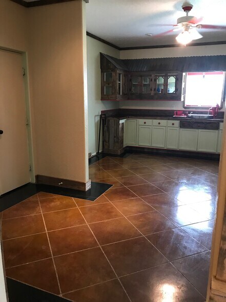 More Photos Of 11243 State Highway 19 S, Lovelady Flex For Sale