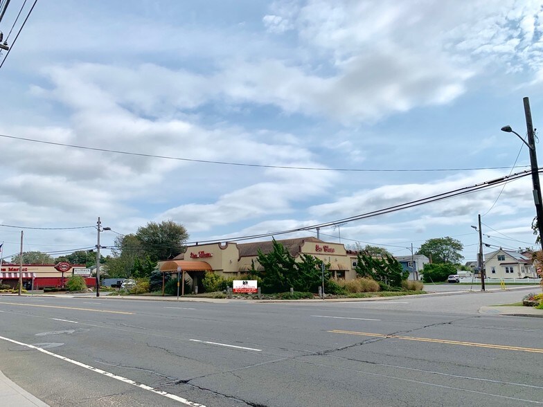 Primary Photo Of 101 Montauk Hwy, Lindenhurst Restaurant For Sale