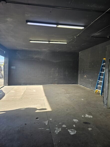 More Photos Of 6723 Reseda Blvd, Reseda Auto Repair For Lease