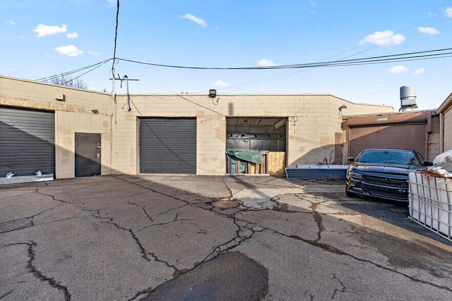 More Photos Of 5420 Oakman Blvd, Dearborn Warehouse For Sale