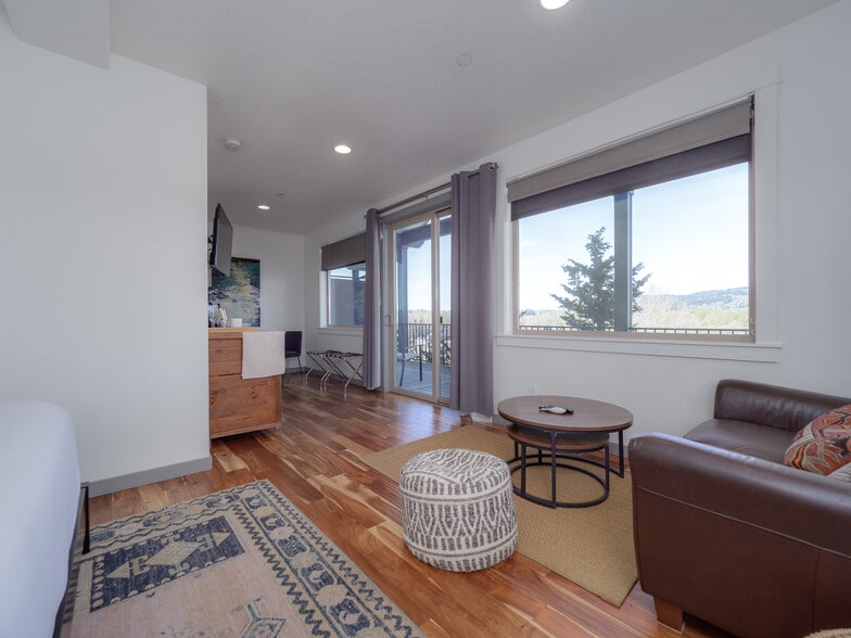 More Photos Of 20300 NE Highway 240, Newberg Hotel For Sale