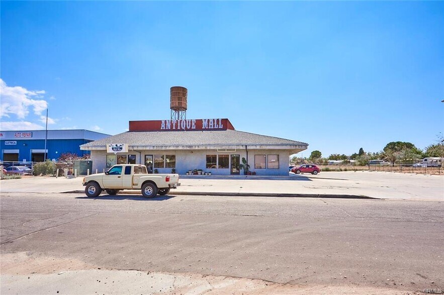 More Photos Of 16937 Walnut St, Hesperia Showroom For Sale