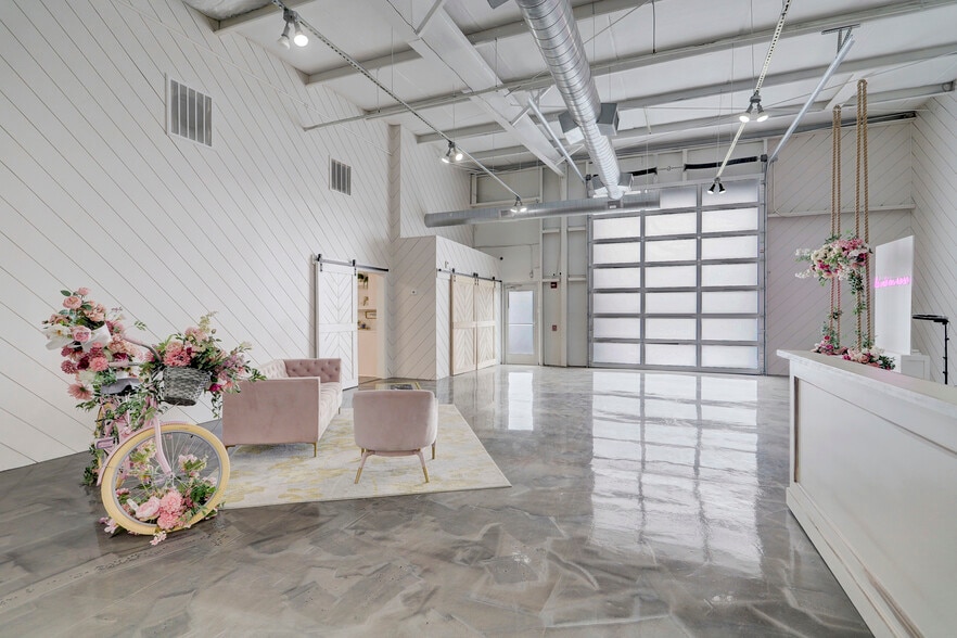 More Photos Of 5419 Clarewood Dr, Houston Manufacturing For Lease