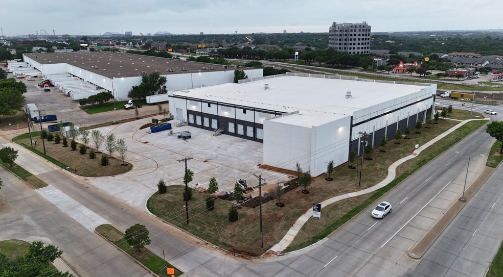 More Photos Of 2322 N State Highway 360, Grand Prairie Warehouse For Sale