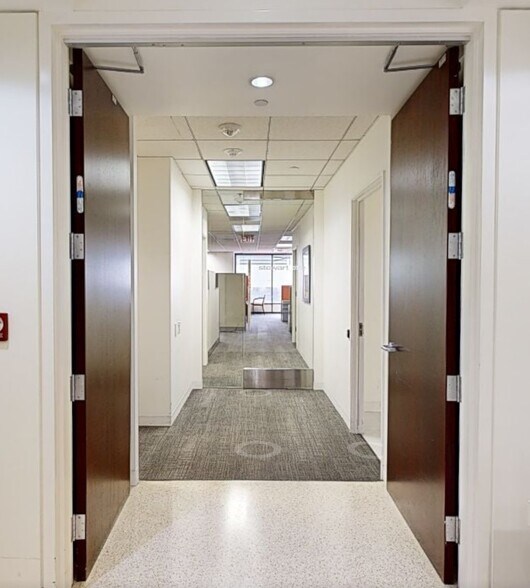 More Photos Of 525 N Brand Blvd, Glendale Office For Sale
