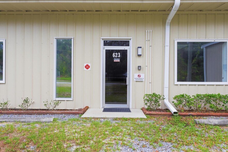 More Photos Of 623 Pleasant St, Lake Helen Flex For Lease