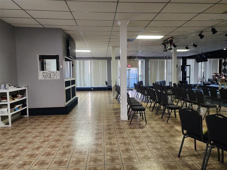 More Photos Of 216 Washington Ave, Homestead General Retail For Sale